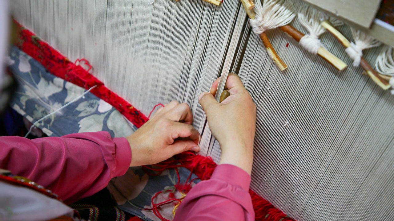 Dünyanın gözdesi ilmek ilmek dokunuyor! Uşak halısının 600 yıllık sırrı