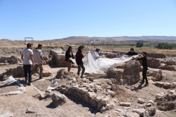 Foto - Dünyanın gözü bir anda Sivas'a döndü! Kazı ekibini heyecanlandıran gelişme