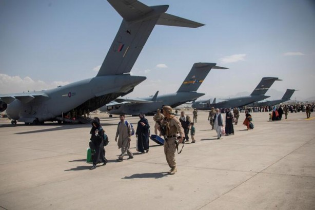 Foto - Dünyanın gözü önünde ilan etti! Artık Taliban...