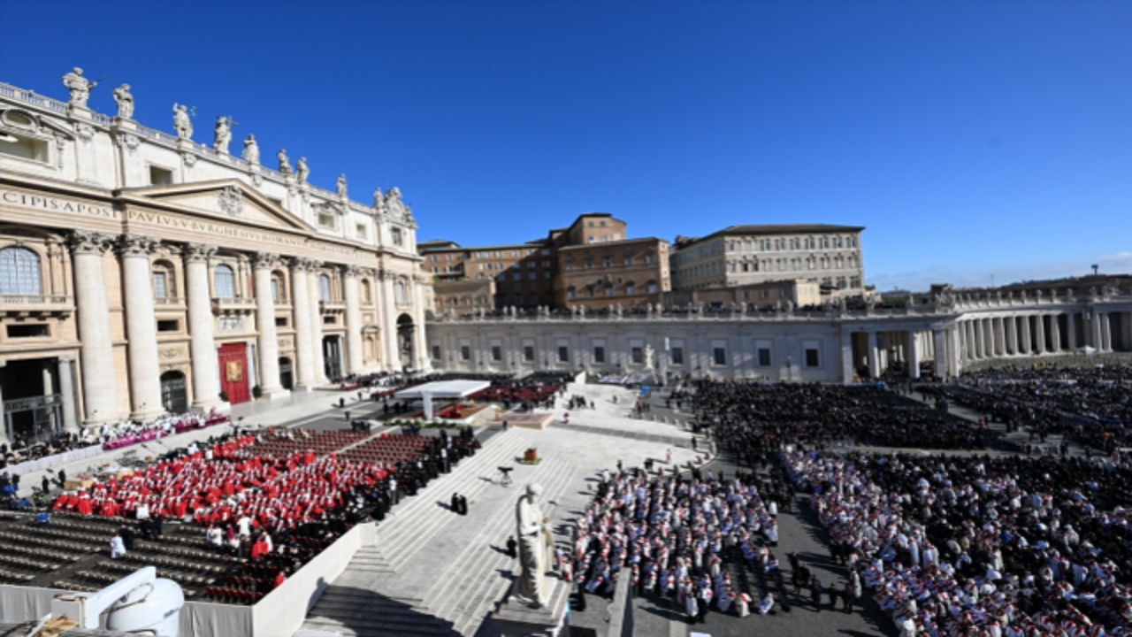 Foto - Dünyanın gözü Papa’nın cenaze töreninde! Askerlerin elindeki o silah çok konuşuldu! Türkiye’den bakın kim gitti