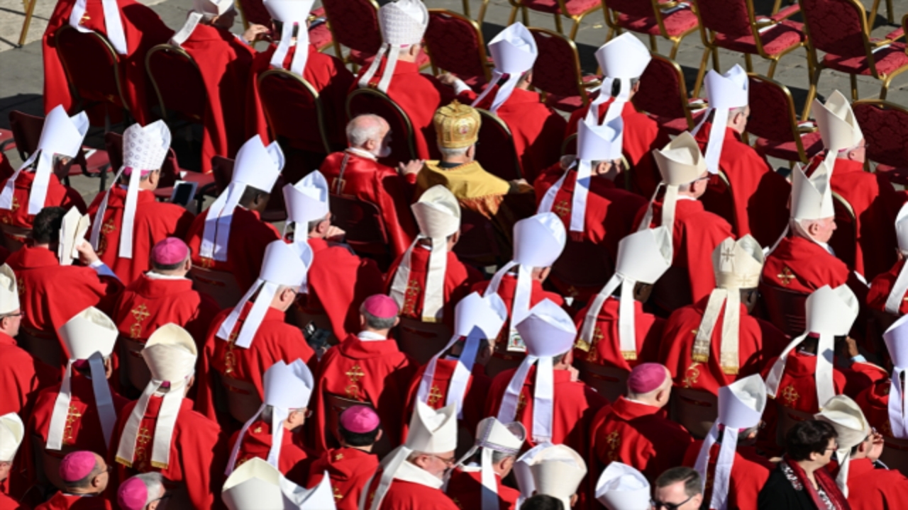 Foto - Dünyanın gözü Papa’nın cenaze töreninde! Askerlerin elindeki o silah çok konuşuldu! Türkiye’den bakın kim gitti