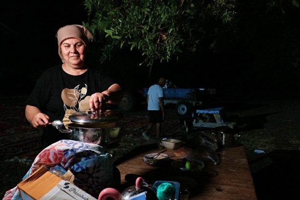 Foto - Dünyanın gözü Türkiye'deki bu tarlada! Güneş doğana kadar nöbet tutuluyor, resmen hazine var