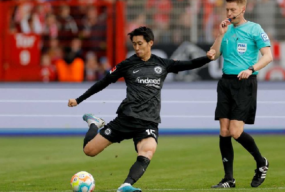 Dünyanın gözü ünlü futbolcuda... Galatasaray devreye girdi yine yeniden! Belli oldu artık...