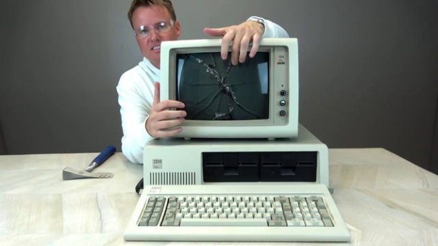 Foto - Dünyanın ilk bilgisayarının içini açtılar! İşte içinden çıkanlar...