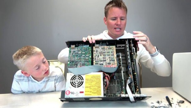 Foto - Dünyanın ilk bilgisayarının içini açtılar! İşte içinden çıkanlar...