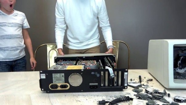 Foto - Dünyanın ilk bilgisayarının içini açtılar! İşte içinden çıkanlar...