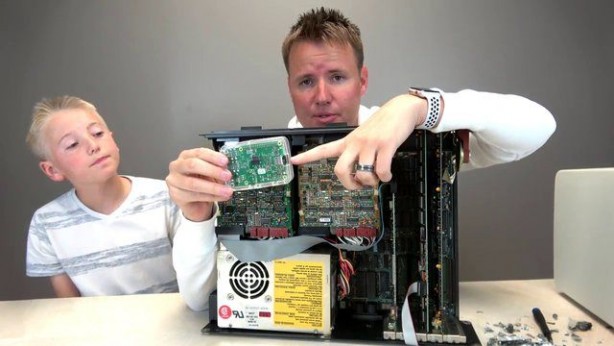 Foto - Dünyanın ilk bilgisayarının içini açtılar! İşte içinden çıkanlar...