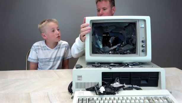 Foto - Dünyanın ilk bilgisayarının içini açtılar! İşte içinden çıkanlar...