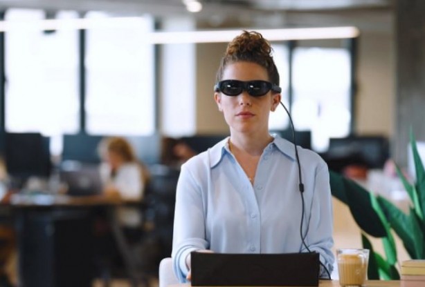 Foto - Dünyanın ilk ekransız dizüstü bilgisayarı üretildi