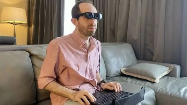 Foto - Dünyanın ilk ekransız dizüstü bilgisayarı üretildi