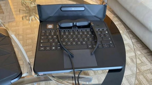 Dünyanın ilk ekransız dizüstü bilgisayarı üretildi