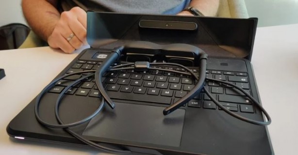 Foto - Dünyanın ilk ekransız dizüstü bilgisayarı üretildi