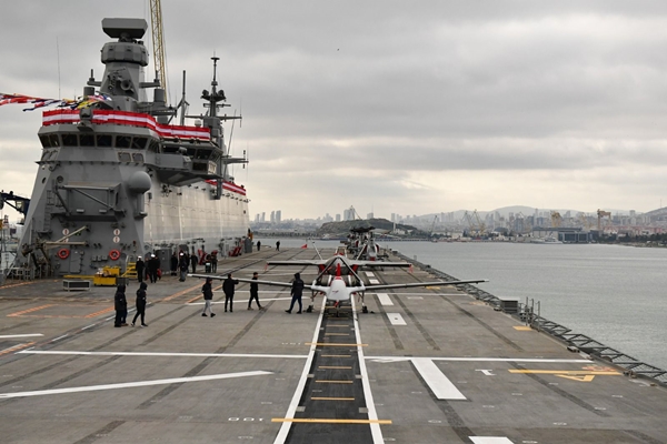 Foto - Dünyanın ilk SİHA gemisi olacak! Hizmete girdi