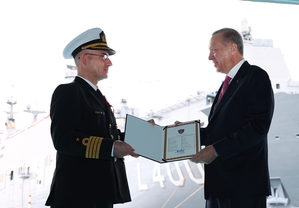 Foto - Dünyanın ilk SİHA gemisi olacak! Hizmete girdi