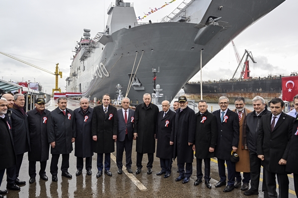 Foto - Dünyanın ilk SİHA gemisi olacak! Hizmete girdi
