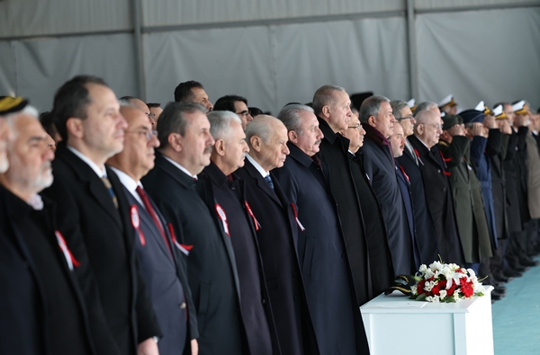 Foto - Dünyanın ilk SİHA gemisi olacak! Hizmete girdi