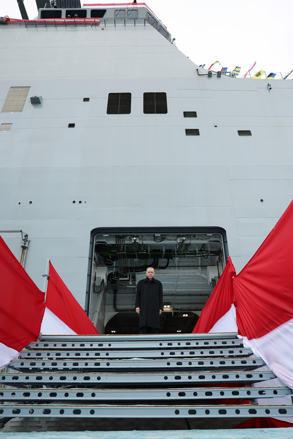 Foto - Dünyanın ilk SİHA gemisi olacak! Hizmete girdi