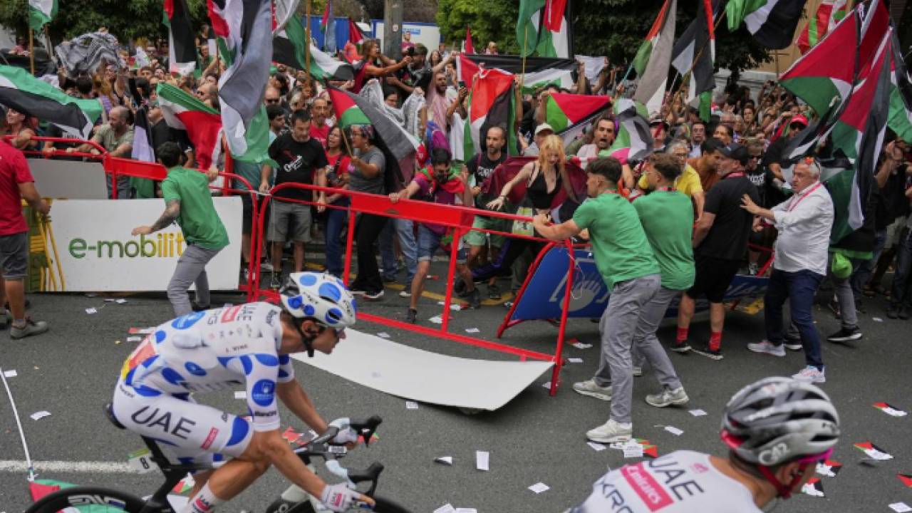 Foto - Dünyanın konuştuğu yarışta Filistin protestosu! 'Herkes için gurur kaynağı'