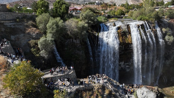 Foto - Dünyanın sayılı güzelliklerinden: Tortum Şelalesi