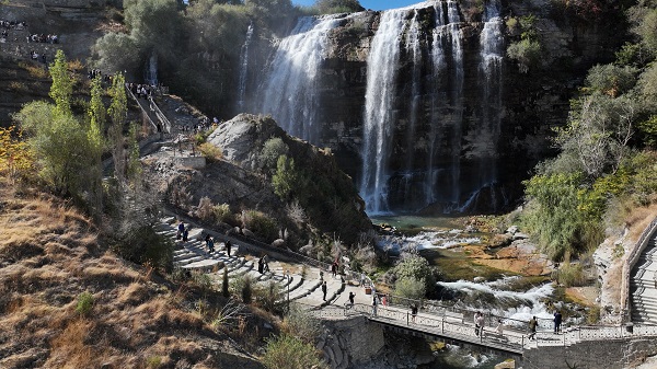 Foto - Dünyanın sayılı güzelliklerinden: Tortum Şelalesi