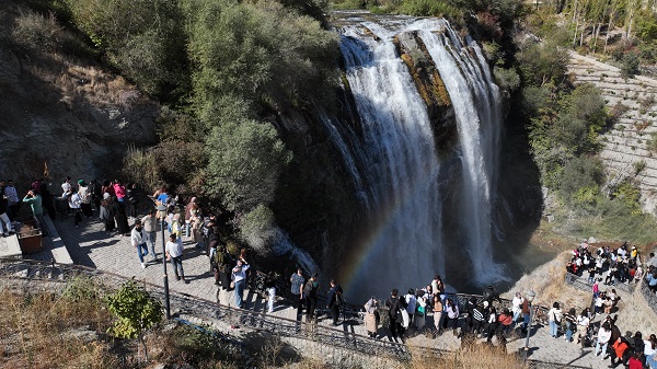 Foto - Dünyanın sayılı güzelliklerinden: Tortum Şelalesi