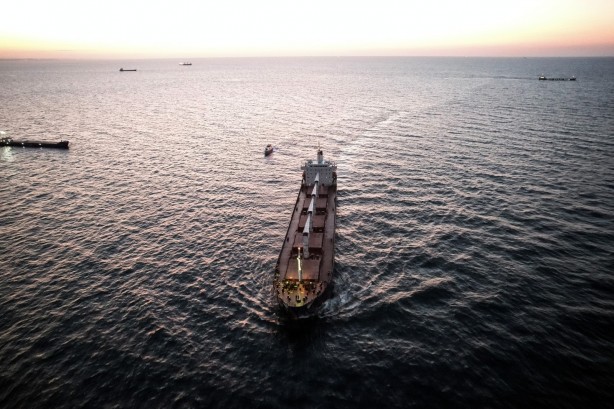 Foto - Dünyanın takip ettiği gemi İstanbul'da! Dron ile böyle görüntülendi