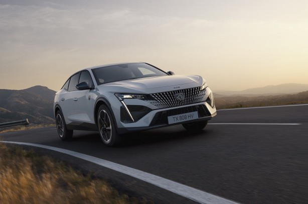 Dünyaya tanıtıldı! Elektrikli ürün gamını zirveye taşıyan Peugeot’dan yeni E-408 atağı! Türkiye’ye ne zaman geliyor?