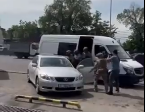 Ajanslar son dakika olarak duyurdu! Kardeş ülkede darbe girişimi