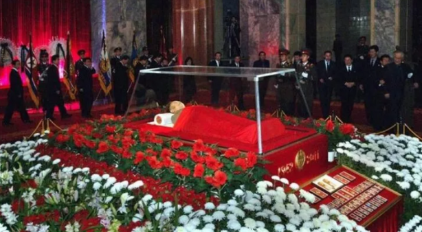 Foto - Dünyayı sallayan görüntü: Kim tabutta!