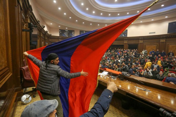 Foto - Dünyayı sarsan görüntüler yayınlandı! Tanklar Bakü'ye gidiyor