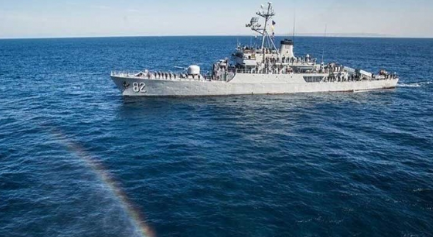 Foto - Dünyayı sarsan olay! Savaş gemisi olduğu yerde kendi kendine battı