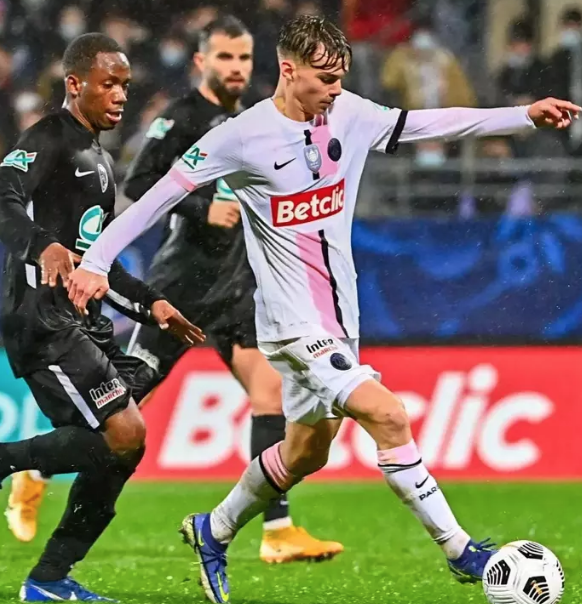 Dünyayı şoka sokacak imza! Eğer iddia doğruysa yer yerinden oynayacak: Adana Demirspor'dan Michut hamlesi!