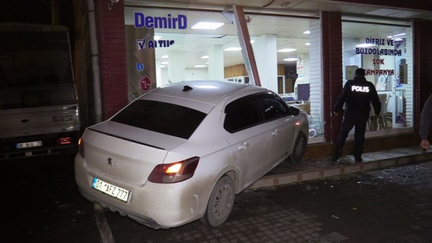 Foto - "Dur" ihtarına uymayan şüpheli kaza yapınca yakalandı