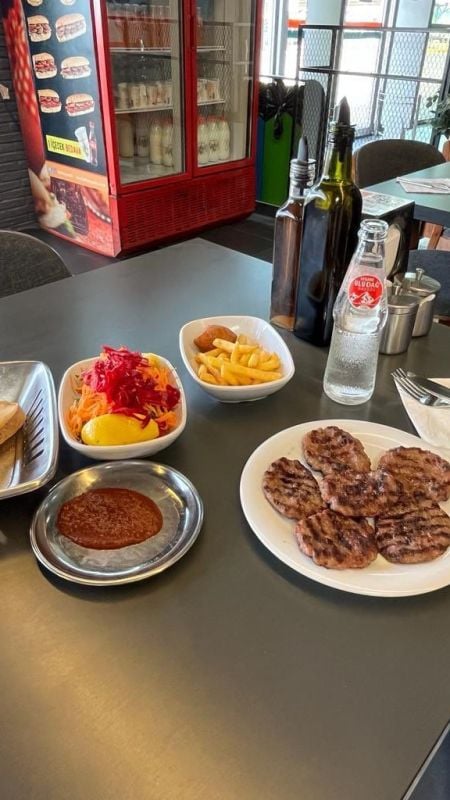 Foto - Dursun Ali Erzincanlı, ünlü köftecideki Coca Cola oyununu deşifre etti! Sosyal medya yıkıldı