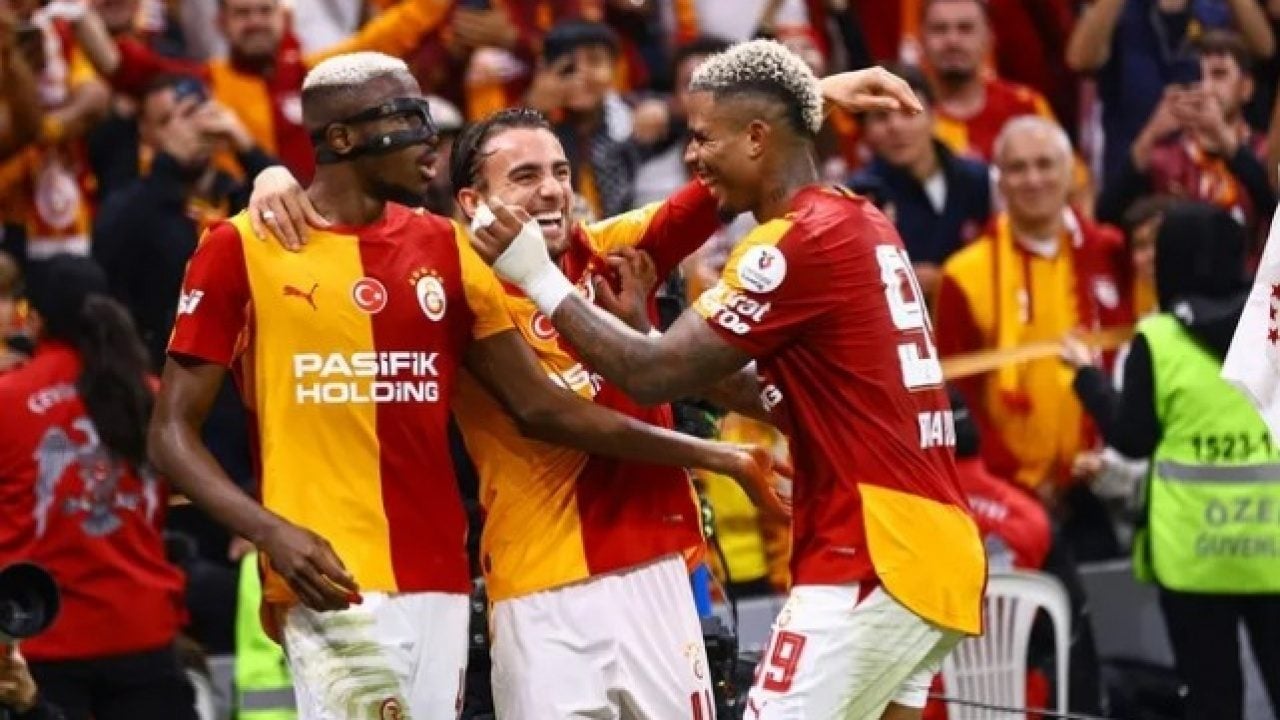 Foto - Dursun Özbek’ten futbolculara müjde! Derbinin hemen ardından duyurdu
