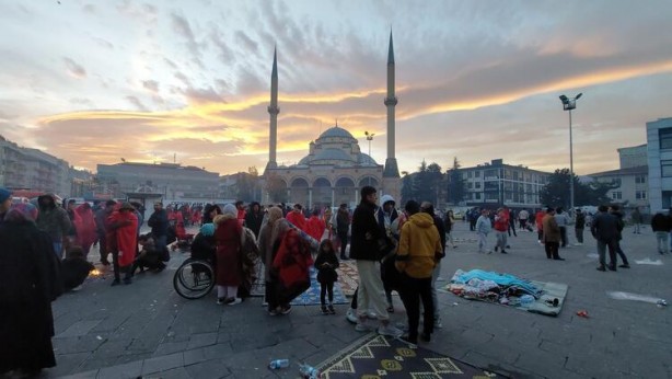 Foto - Durum gün ağarınca ortaya çıktı! Deprem sonrası bölgeden yeni görüntüler geldi