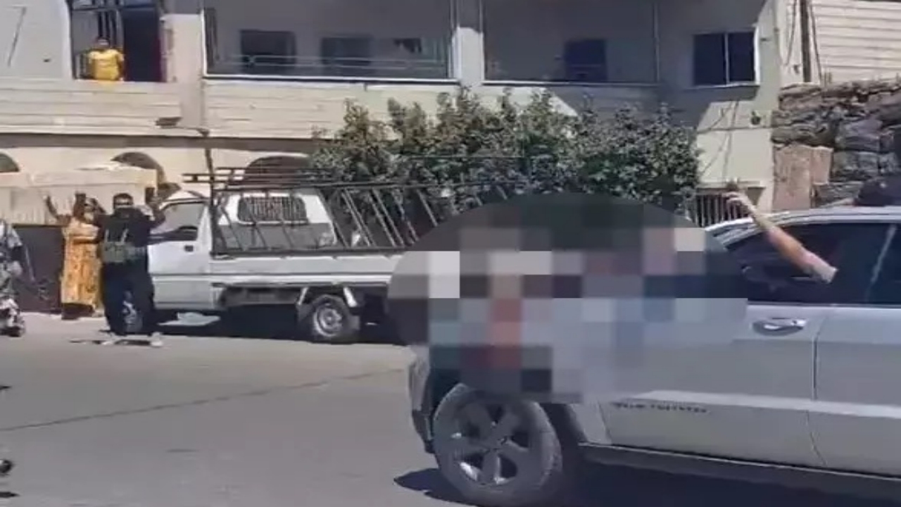 Foto - Dürzi-Arap çatışması şiddetleniyor! Korkunç görüntüler az önce geldi! Öldürdükleri Arapları kentin girişine böyle astılar