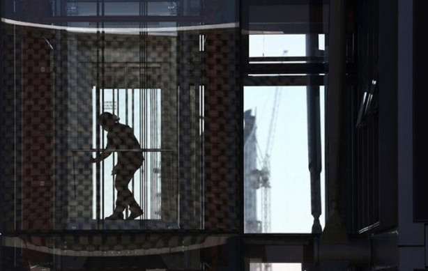 Foto - Düşen asansörde nasıl hayatta kalınır?