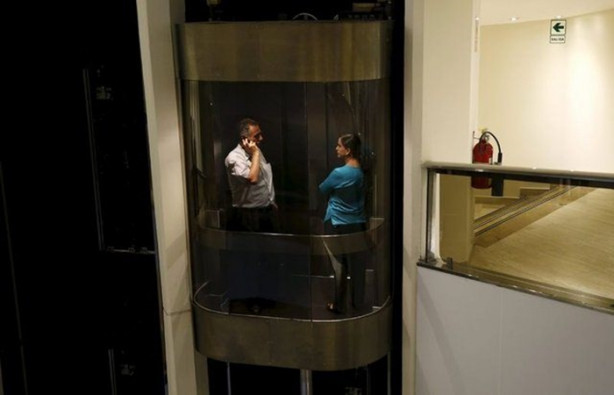 Foto - Düşen asansörde nasıl hayatta kalınır?