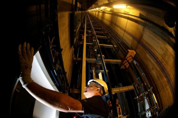 Foto - Düşen asansörde nasıl hayatta kalınır?