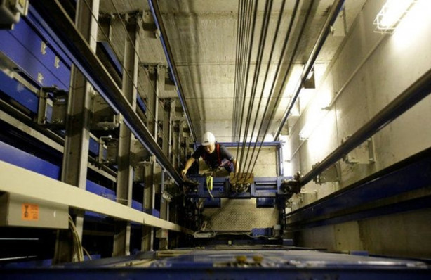 Foto - Düşen asansörde nasıl hayatta kalınır?