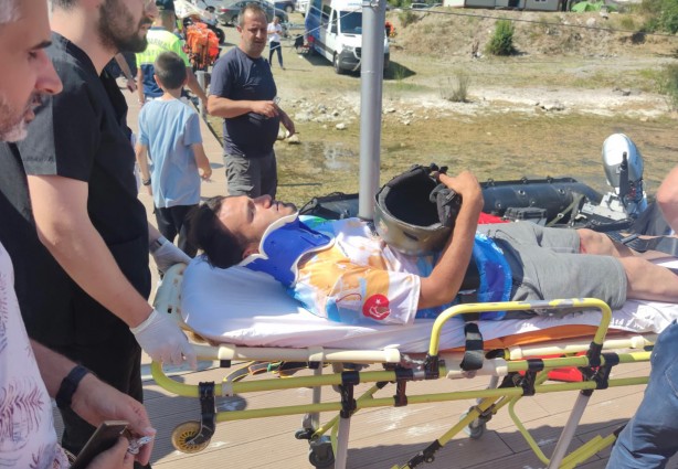 Foto - Düşen paraşütçüyü jandarma ekipleri kurtardı