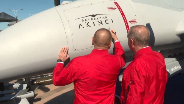 Foto - Düşman çatlatan görüntü! Cumhurbaşkanı Erdoğan ile Aliyev Akıncı SİHA'yı imzaladı