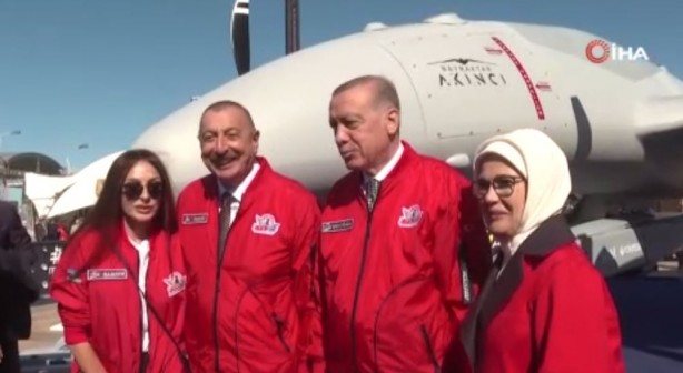 Foto - Düşman çatlatan görüntü! Cumhurbaşkanı Erdoğan ile Aliyev Akıncı SİHA'yı imzaladı