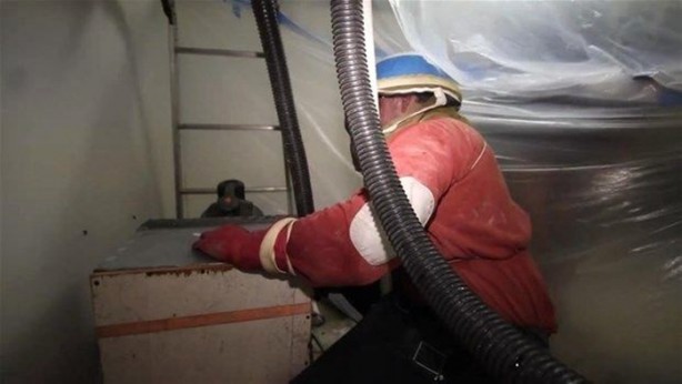 Foto - Duvardan çıkanlar şok etti!