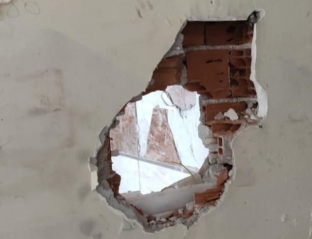 Foto - Duvarı delerek girdikleri işyerinde milyonluk vurgun yaptılar