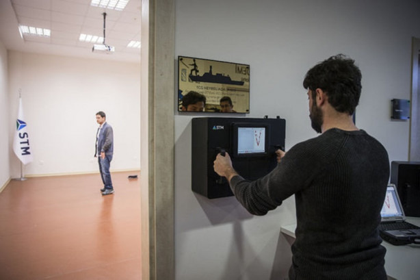 Duvarın arkasını görüyor! Yüzde 100 yerli