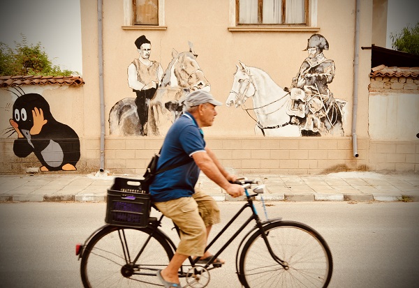 Foto - Duvarları tuvale dönüştürülen Bulgar köyü: Staro Jelezare