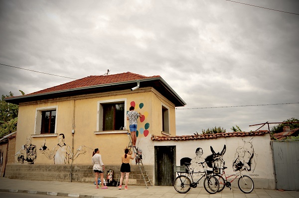 Foto - Duvarları tuvale dönüştürülen Bulgar köyü: Staro Jelezare