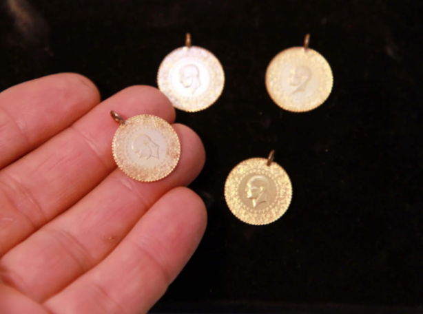 Foto - Duyan koştu, kuyruğun sonu görünmedi! Çeyrek altın 400 lira daha ucuz